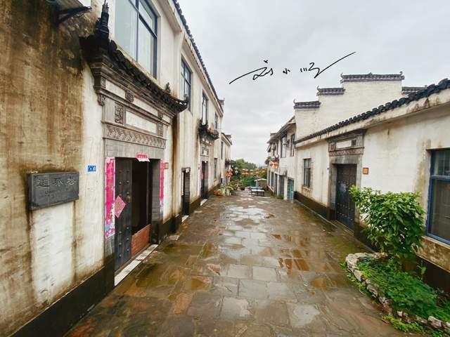【新春走基层】钟山区德西社区开展“关爱残疾人·寒冬送温暖”慰问活动